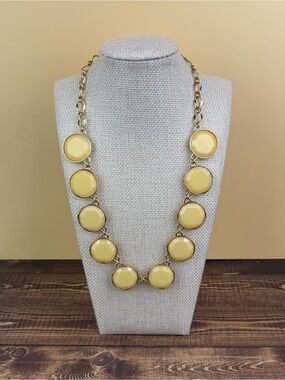Kate Spade New York Baublebox Collar Necklace – Cream & Gold
